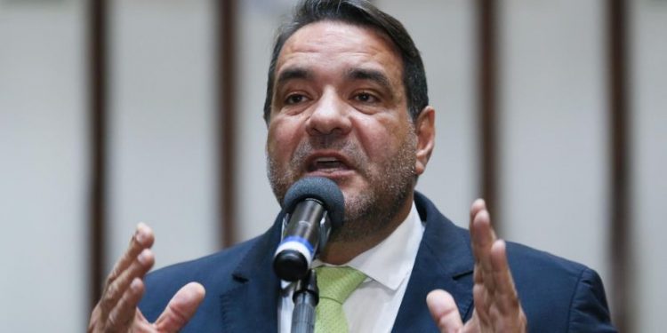 Oposição critica novo pedido de empréstimo de R$ 3 bilhões por Jerônimo e alerta para risco às contas públicas da Bahia