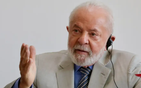 Lula diz estar ‘feliz’ com o Brasil e afirma que economia tem surpreendido o mercado