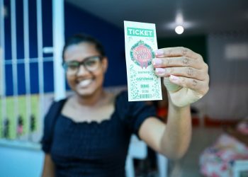 Beneficiários dos distritos começam a receber tickets da Cesta Natalina