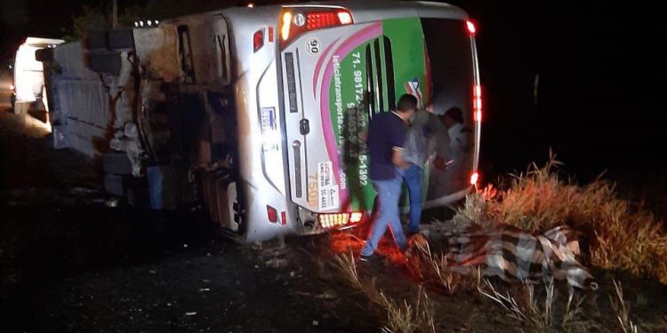 MADRUGADA DE SEGUNDA: quatro pessoas morrem e outras 26 ficam feridas após ônibus tombar na BR-110