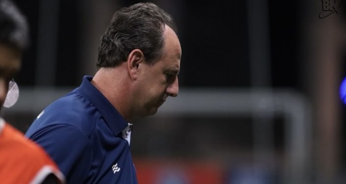 Rogério Ceni lamenta derrota, diz que equipe “Merecia sorte melhor” e reprova vaias da torcida