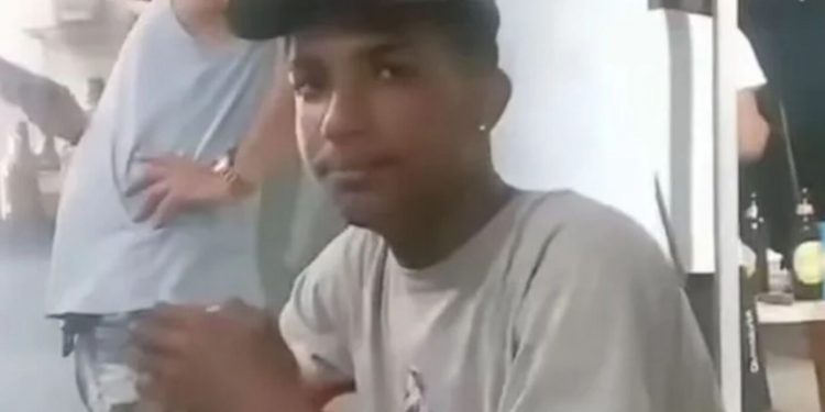 Pai chama a polícia após o filho de 17 anos participar de assassinato de adolescente em Feira de Santana