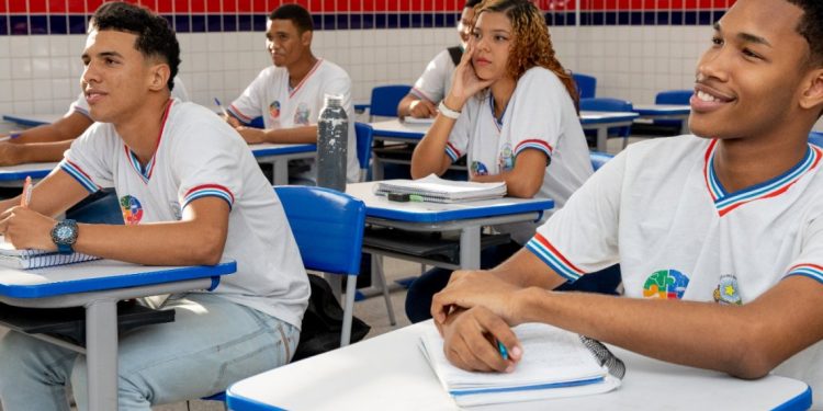 Renovação de matrícula para estudantes da rede estadual começa na próxima segunda