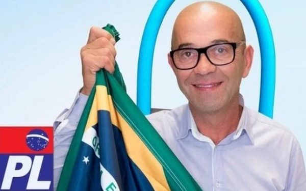 ‘Maluco’, diz Bolsonaro sobre homem que se explodiu na Praça dos Três Poderes