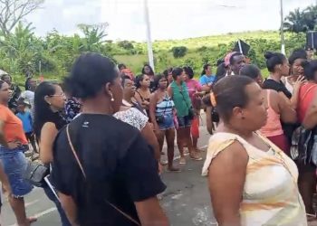 Servidores realizam protesto em São Francisco do Conde contra atrasos e demissões