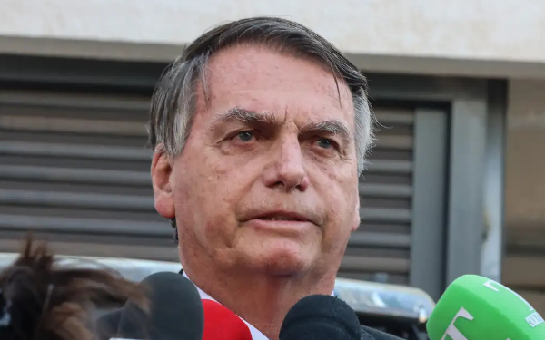 ‘Não se dá golpe com um general da reserva e meia dúzia de oficiais’, diz Bolsonaro
