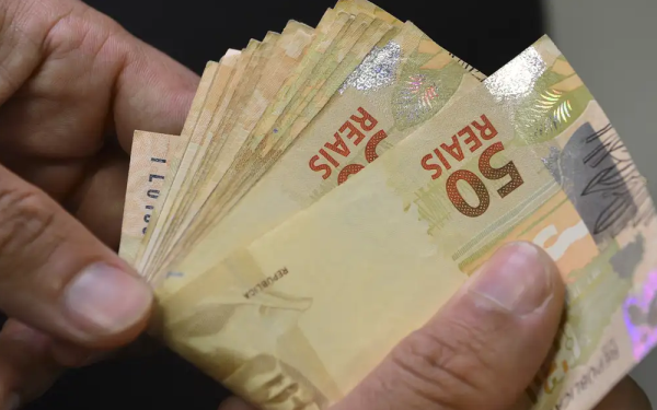 Primeira parcela do décimo terceiro deve ser depositada até esta sexta