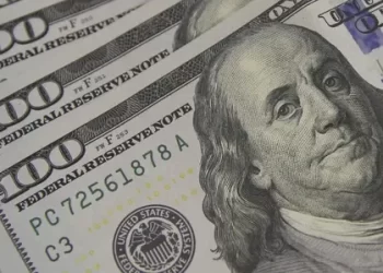 Dólar dispara e bate R$ 6,11 após anúncio de pacote do governo