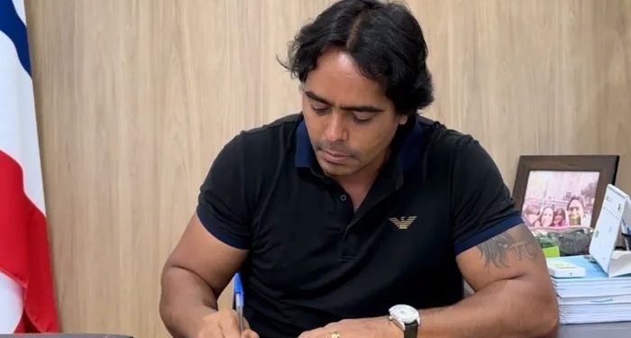 Candeias: Prefeito denuncia que hackers estão usando sua imagem e número de telefone para aplicar golpe