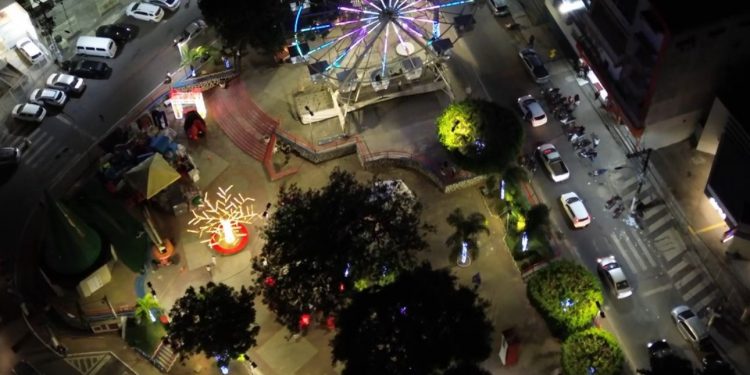 Candeias: Decoração natalina será inaugurada nesta quarta (18)