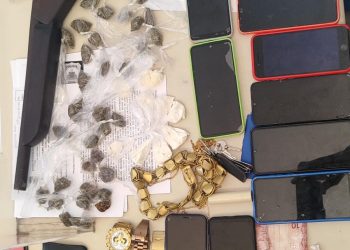 Festa do pó vira festa do xilindró: Peto apreende drogas, arma e celulares em Candeias