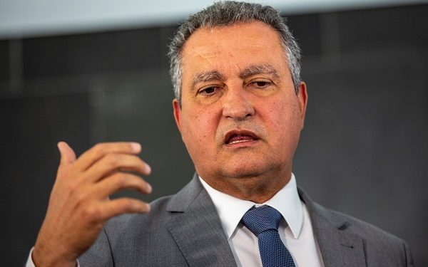 Mercado ficou silencioso diante de dinheiro ‘torrado’ na eleição de Bolsonaro, diz Rui Costa