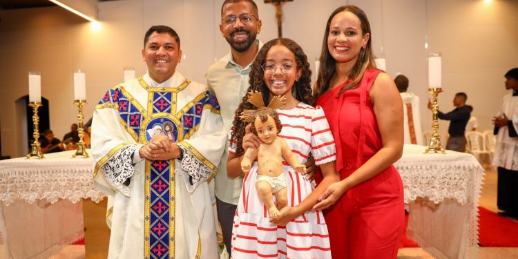 Candeias: Eriton Ramos e família participa de celebração solene de Natal