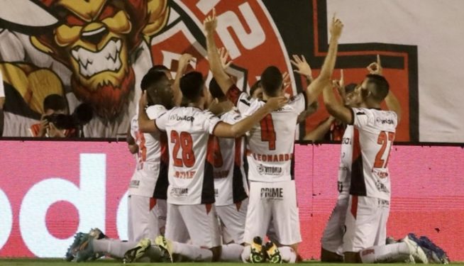 Alerrandro brilha, Vitória bate o Fortaleza e se garante matematicamente na Série A de 2025