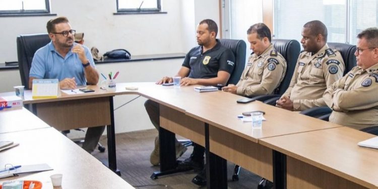 Madre de Deus prefeito reúne força total de segurança para operação verão 