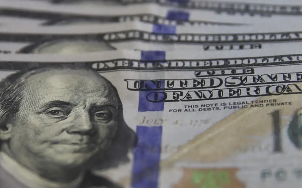 Dólar hoje tem forte baixa e opera a R$ 5,96 após avanço do pacote fiscal na Câmara