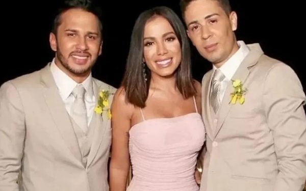 Anitta teria recebido R$ 2 milhões para ser madrinha de casamento de Carlinhos Maia