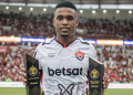 Alerrandro é artilheiro do Brasileirão 2024 e leva prêmio de gol mais bonito
