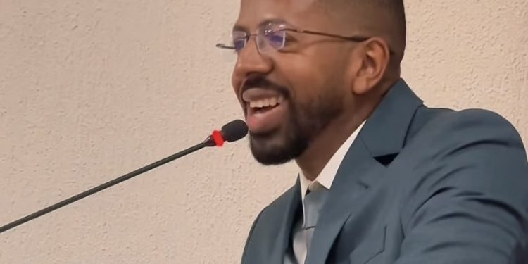 “Eriton Ramos é diplomado e promete gestão de união e progresso para Candeias”