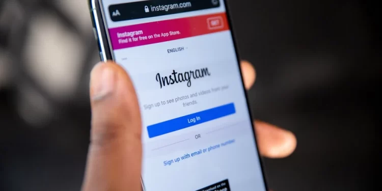 WhatsApp, Instagram e Facebook fora do ar: usuários reportam instabilidades nesta quarta
