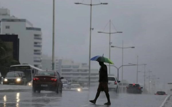 Inmet emite alerta amarelo para Bahia após previsão de chuvas intensas