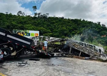 Sobe para 41 o número de mortos em acidente na BR-116, em Minas Gerais