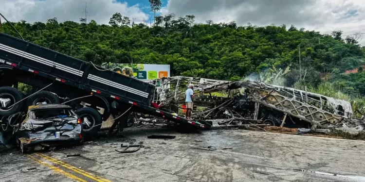 Batida, quedas de avião e ponte: tragédias marcam o fim da semana no Brasil
