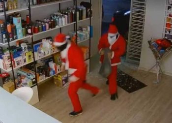 Vestidos de Papai Noel, homens ‘fazem a limpa’ em loja de eletrônicos em Minas Gerais