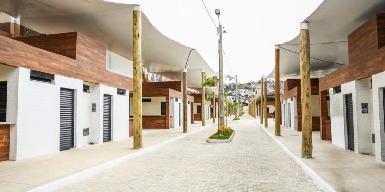 Candeias: Às vésperas do Réveillon, Prefeitura entrega 10 leitos de UTI e inaugura obras nas áreas da saúde, social e infraestrutura