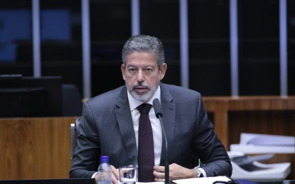 Lira afirma que Lula é candidato ‘fortíssimo’ e direita depende de Bolsonaro em 2026