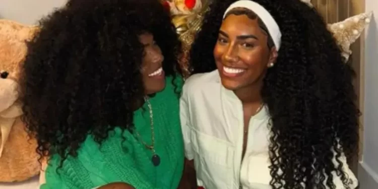 Cantora A Dama anuncia fim de namoro com influenciadora: “Melhor para ambas”