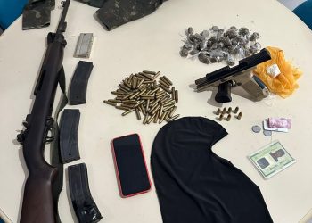 Polícia troca tiros com traficantes em São Sebastião do Passé e apreende armas e drogas