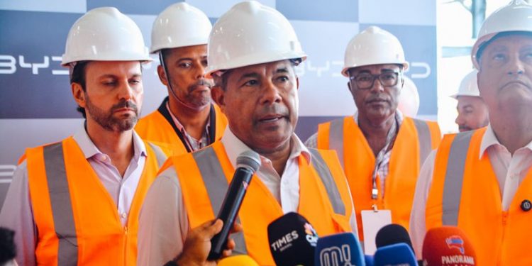 Jerônimo Rodrigues anuncia linhas de financiamento para tornar elétrico todo transporte na Bahia