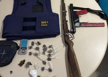 PETO troca tiros com traficantes em São Sebastião do Passé e apreende metralhadora, munições e drogas