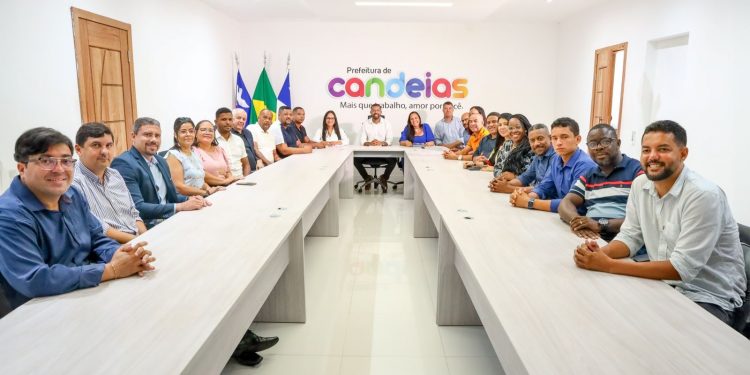 Em 1ª reunião com os secretários, Eriton Ramos pede dedicação exclusiva a cidade de Candeias