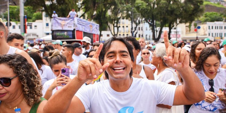 Candeias: Ao lado de políticos Dr Pitágoras marca presença em Lavagem do Bonfim
