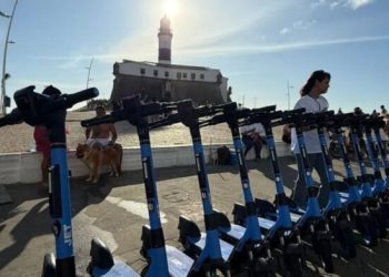 Salvador passa a ter aluguel de patinetes elétricos; saiba valores