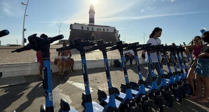 Salvador passa a ter aluguel de patinetes elétricos; saiba valores