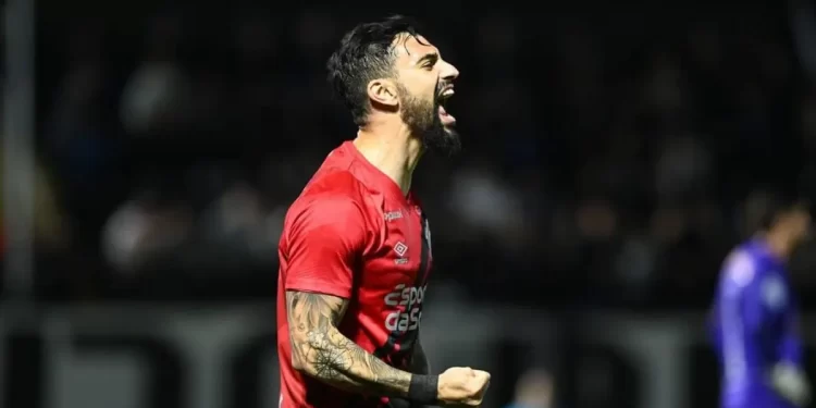 Camisa 9, meia e ponta: Vitória busca últimos reforços na janela de transferências