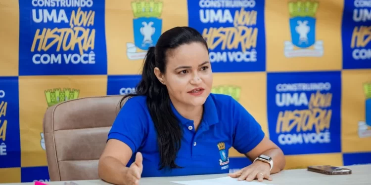 Débora Regis acusa Moema Gramacho de desviar recursos do Fundeb em Lauro de Freitas: “Não tem um centavo para pagar os professores”