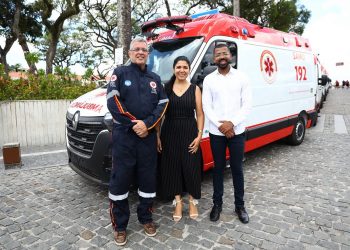 Ministério da Saúde entrega nova ambulância para o SAMU de Candeias 