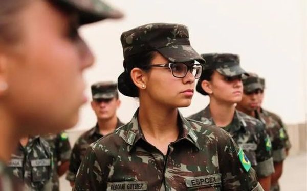 Forças Armadas iniciam alistamento voluntário feminino