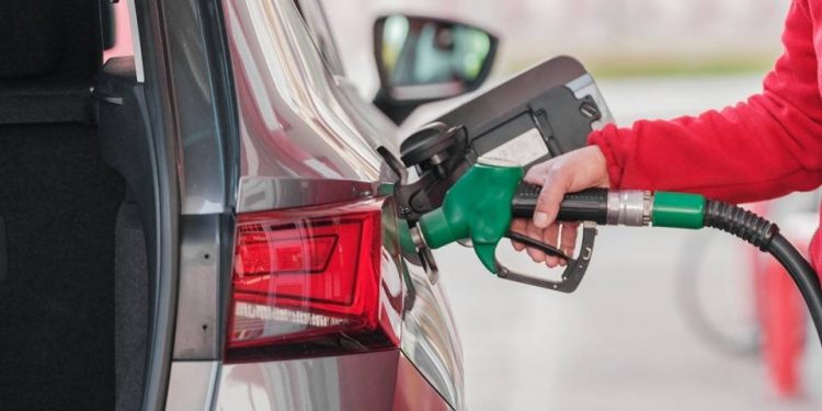 Preço da gasolina sofre reajuste na Bahia; gás de cozinha tem redução de 0,5%