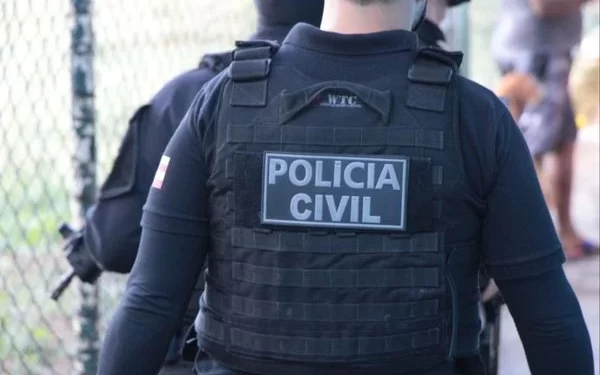 Mãe é vítima de tentativa de feminicídio na frente do filho de 8 anos em Salvador