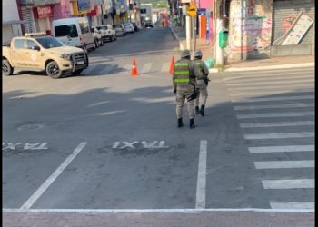 “Isso é um absurdo!” – Detran volta a fechar a Rua 2 de Fevereiro e revolta motoristas em Candeias