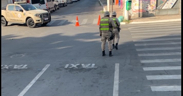 “Isso é um absurdo!” – Detran volta a fechar a Rua 2 de Fevereiro e revolta motoristas em Candeias