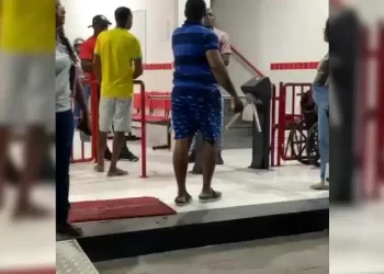 Vídeo: homem ameaça professor que deu nota baixa a sua esposa em curso