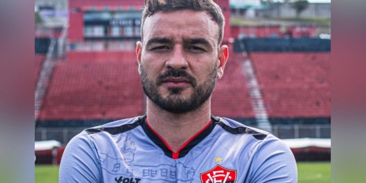 NOVO PAREDÃO: Vitória apresenta goleiro para disputar posição com Lucas Arcanjo Em 2025