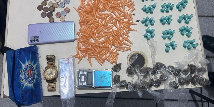 PETO da 10ª CIPM apreende drogas em São Francisco do Conde