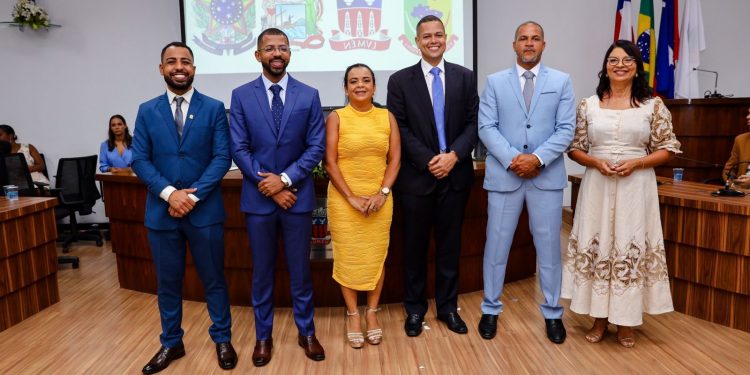 Candeias: Prefeito e vereadores eleitos tomam posse na Câmara Municipal